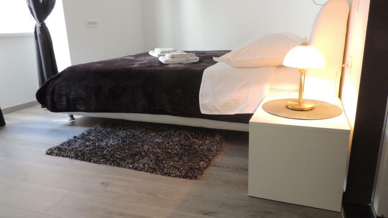Apartment & Room Ivan Sibenik Bagian luar foto