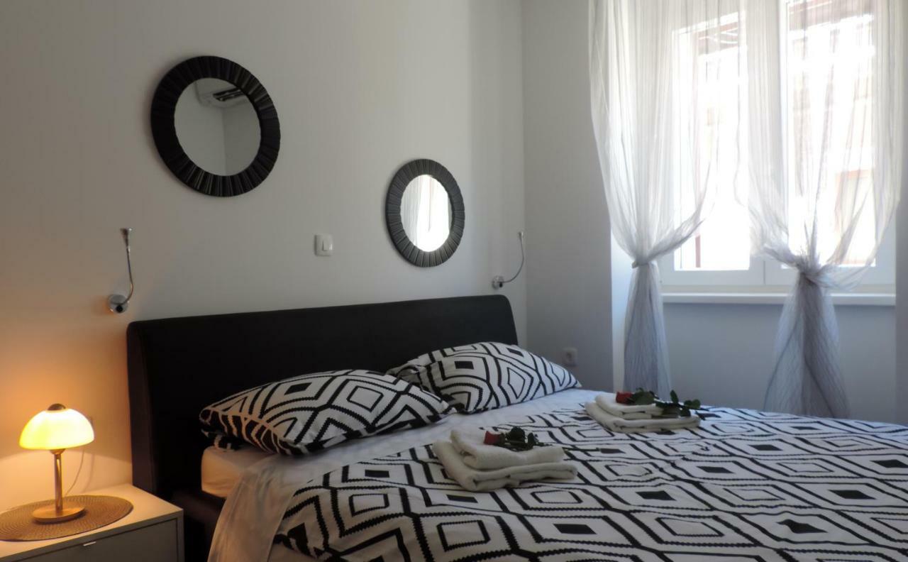Apartment & Room Ivan Sibenik Bagian luar foto