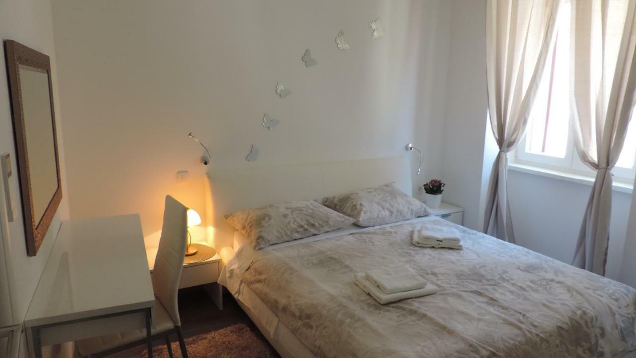 Apartment & Room Ivan Sibenik Bagian luar foto